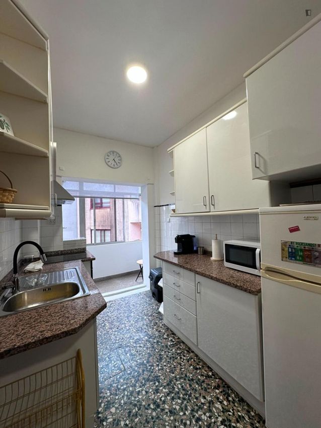 Imagem Cozinha de quarto em Rua de Gonçalo Cristóvão