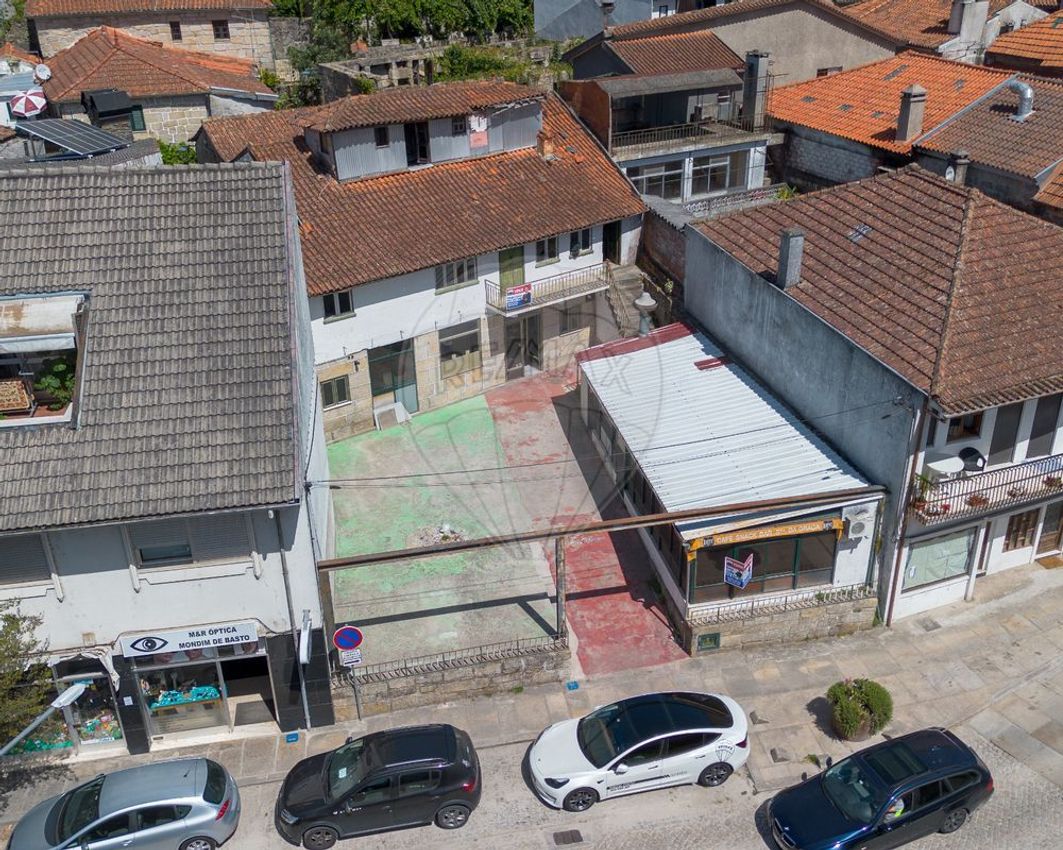Imagem Vistas de prédio em Mondim de Basto