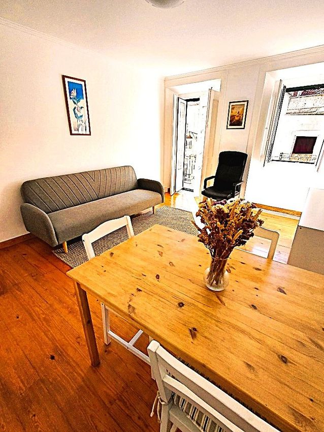 Imagem Sala de estar de apartamento t2 em Rua da Graça, 119