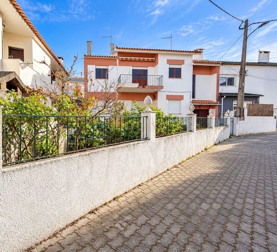 Imagem Fachada de prédio em Caminho do Jasmim, 4