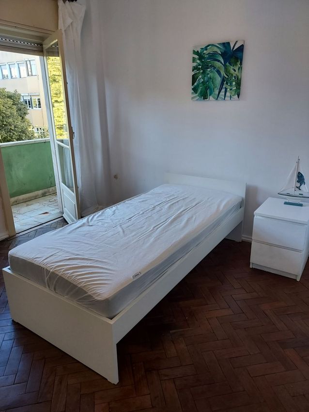 Imagem Quarto de quarto em Rua Alexandre Braga, 2