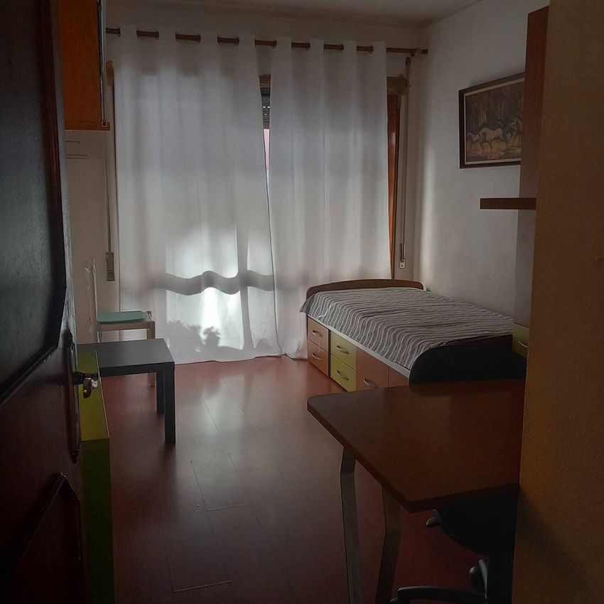 Imagem Quarto de quarto em Rua Carlos Teixeira, 31