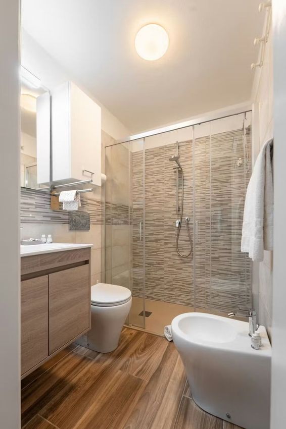 Imagem Casa de banho de apartamento t1 em R. de Cedofeita, 362