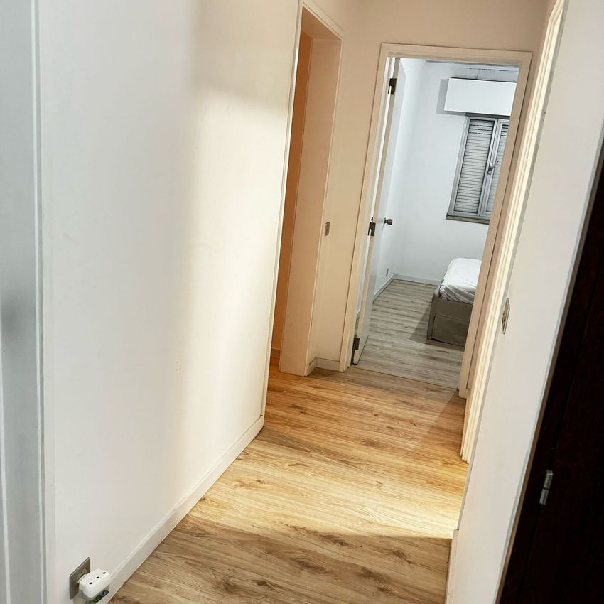 Imagem Corredor de quarto em Praça Simão da Veiga Júnior, 2