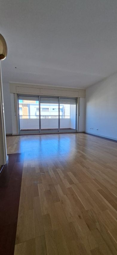 Imagem Divisão de apartamento t2 em Rua Belo Marques