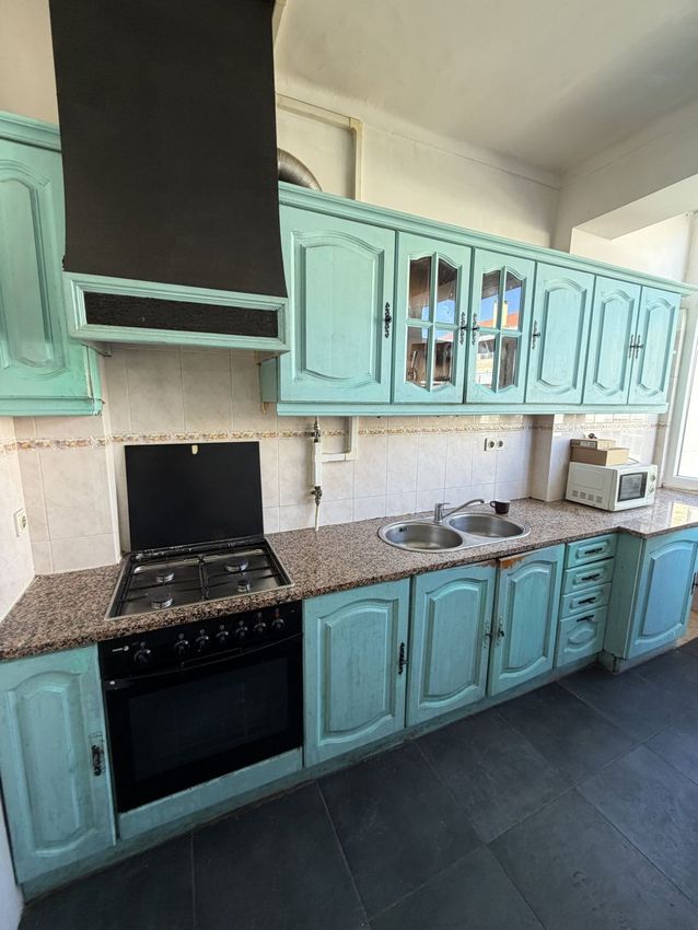 Imagem Cozinha de apartamento t3 em Rua Miguel Bombarda, 4