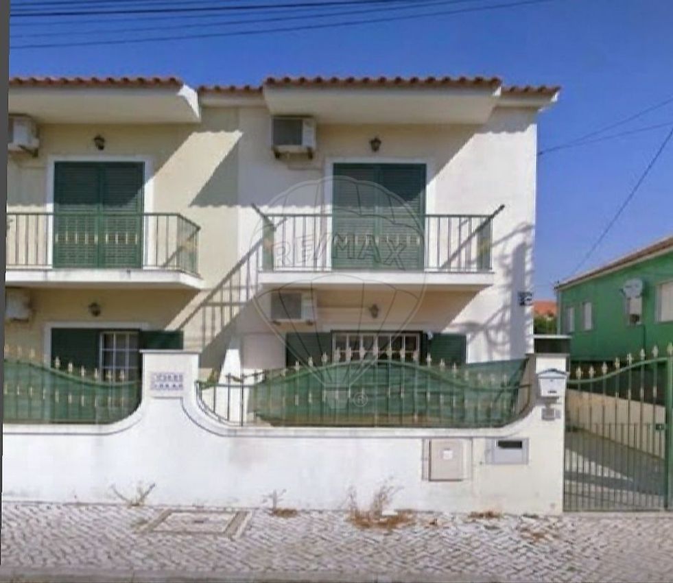 Imagem Fachada de  moradia independente em Travessa Gago Coutinho