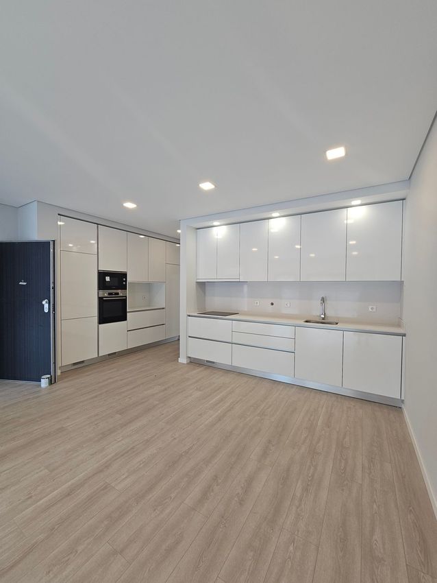 Imagem Cozinha de apartamento t2 em Rua Cap. Manuel Baleisão do Passo, 11
