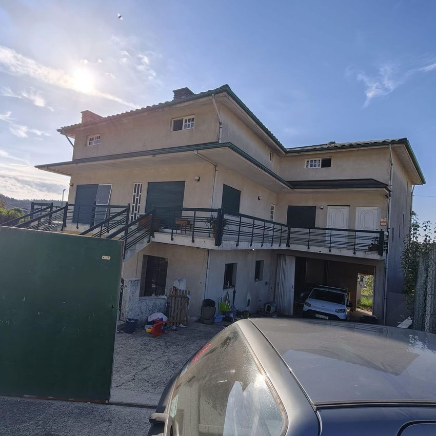 Imagem Fachada de prédio em Lagares e Figueira