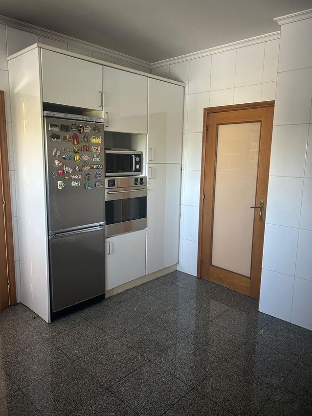 Imagem Cozinha de apartamento t3 em Avenida Rebelo Mesquita, 50