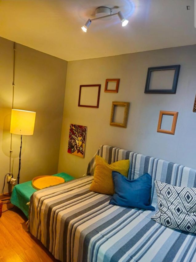 Imagem Quarto de apartamento t1 em Rua Almirante Gago Coutinho
