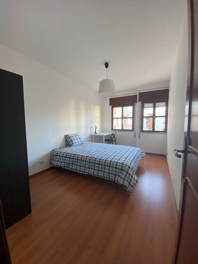 Imagem Quarto de apartamento t5 em Rua Paulo VI, 4