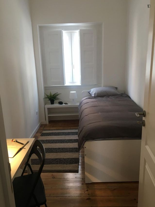 Imagem Quarto de quarto em Rua Angra do Heroísmo