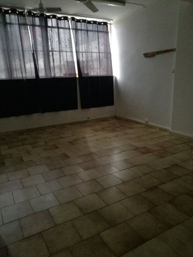 Imagem Divisão de espaço comercial em Avenida Afonso Costa