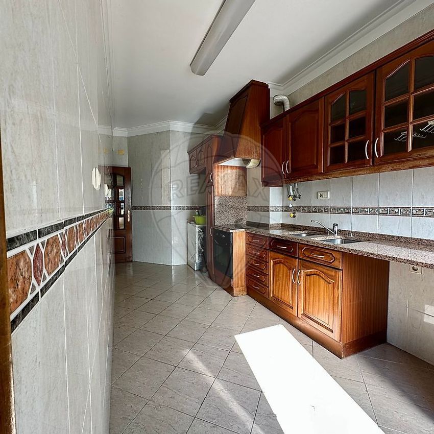 Imagem Cozinha de apartamento t3 em Rua António Aleixo