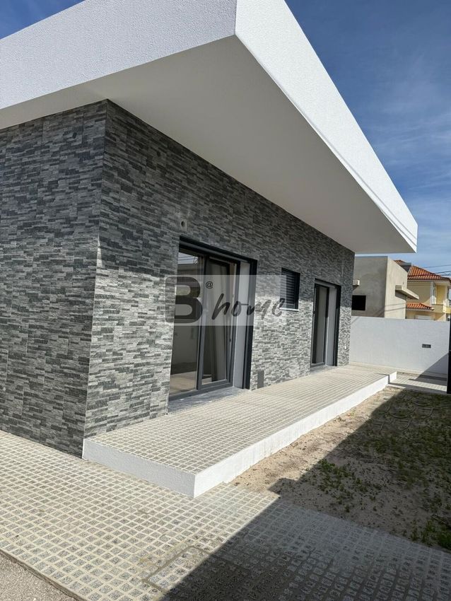 Imagem Fachada de  casa ou moradia em Centro