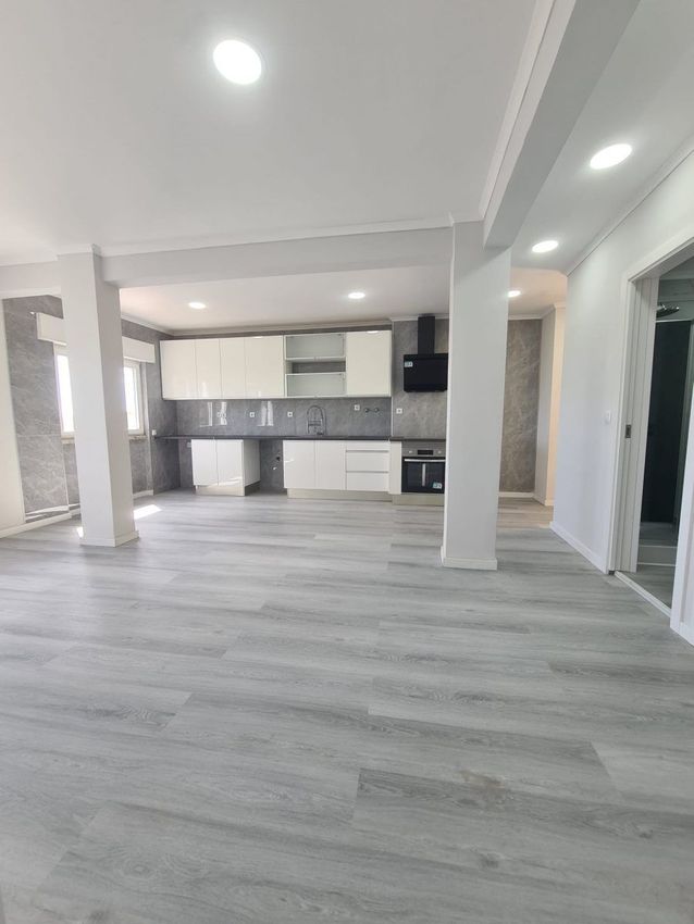 Imagem Sala de estar de apartamento t2 em Rua Gil Eanes