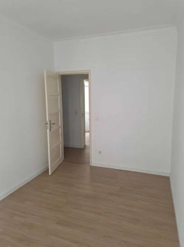 Imagem Divisão de apartamento t1 em Rua Correia Teles, 79