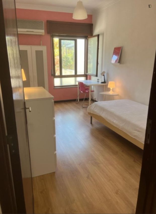 Imagem Quarto de quarto em Avenida Columbano Bordalo Pinheiro