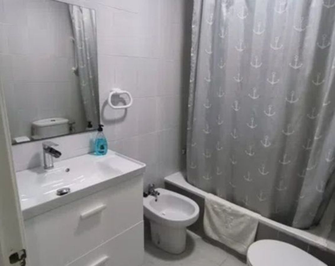 Imagem Casa de banho de apartamento t2 em Rua Abade Inácio Pimentel, 203