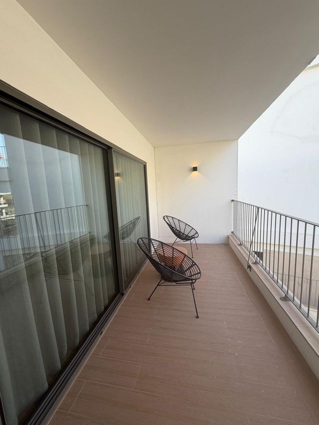 Imagem Terraço de apartamento t1 em Rua José Sobral de Almada Negreiros
