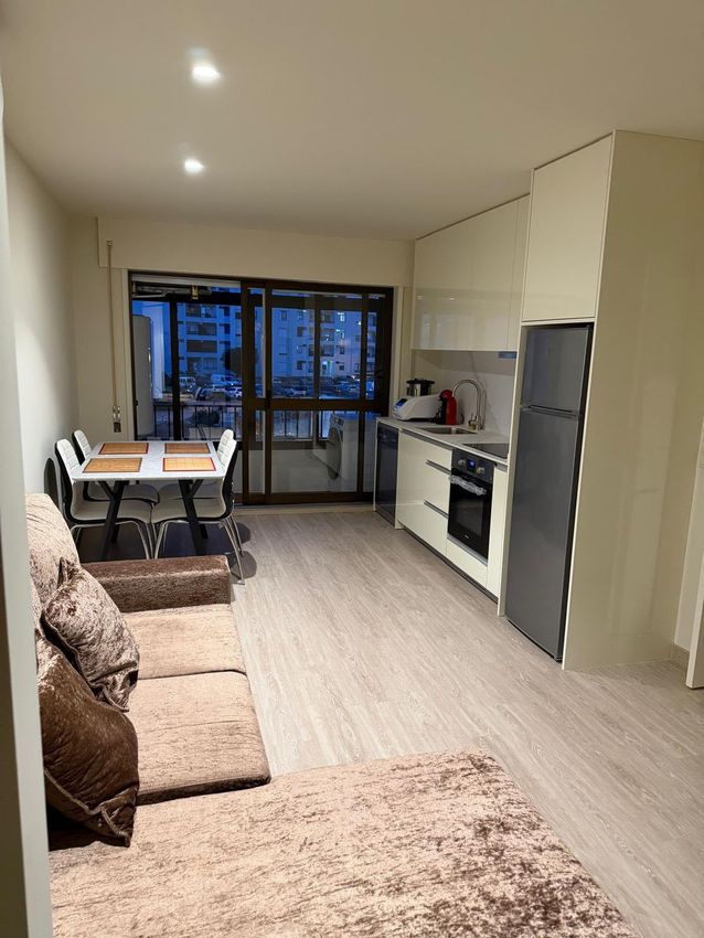 Imagem Sala de estar de apartamento t3 em Rua António Feliciano de Castilho