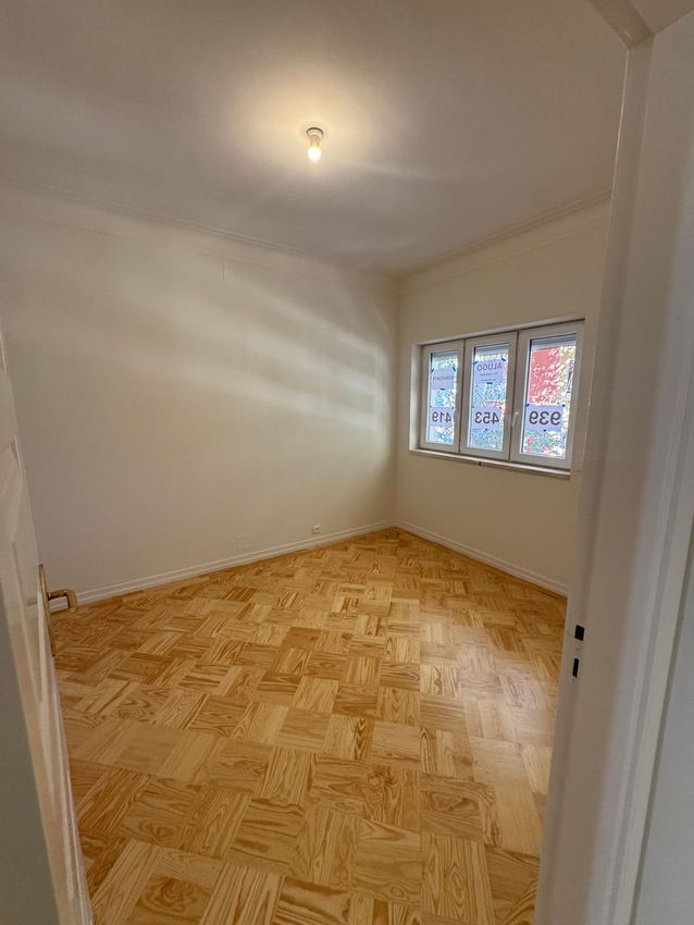 Imagem Divisão de apartamento t3 em Rua do Marechal Saldanha, 959