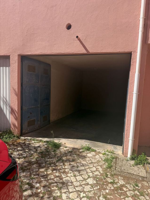 Imagem Vistas de garagem em Rua Lourenço de Almeida Azevedo, 28