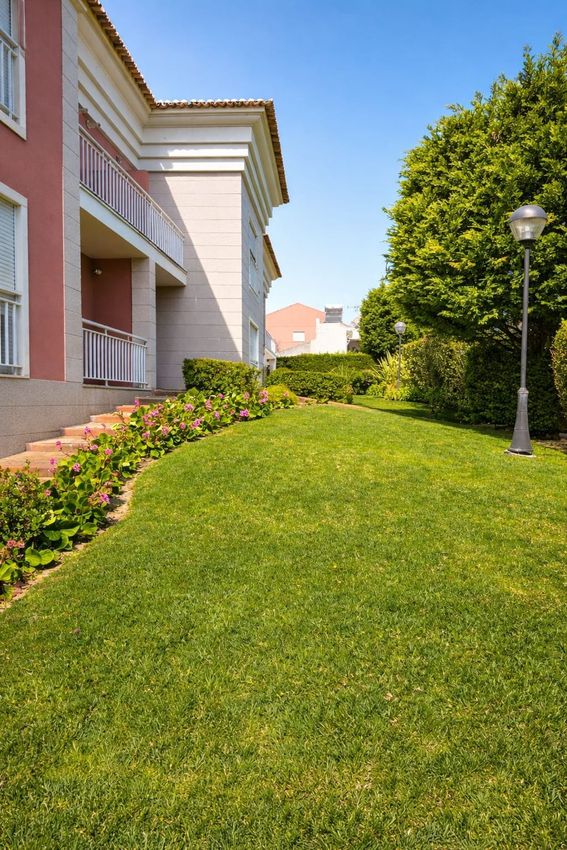 Imagem Fachada de apartamento t2 em Avenida Principal, 1