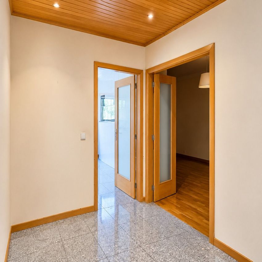 Imagem Corredor de apartamento t3 em Rua Amália da Costa Lima