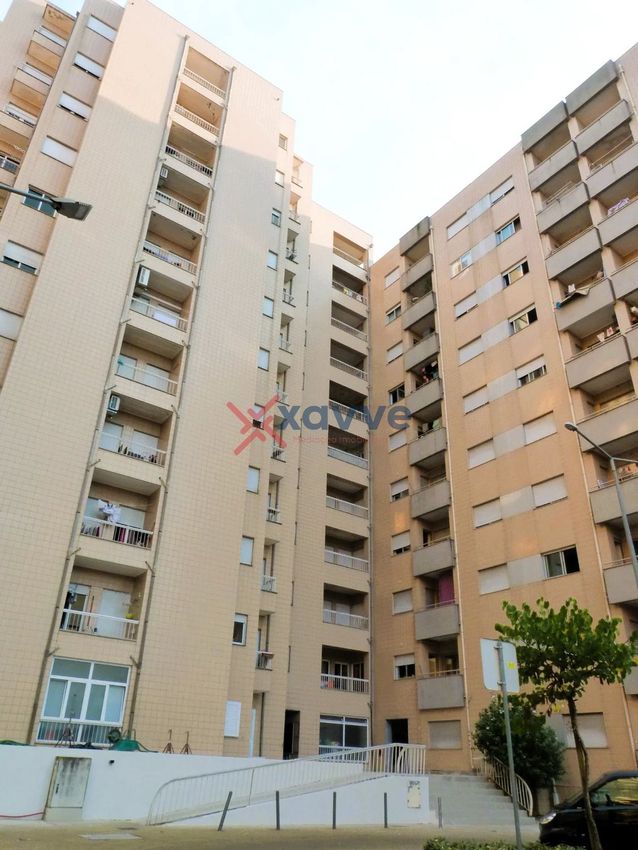 Imagem Fachada de apartamento t1 em Rua Padre António Vieira