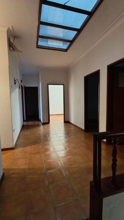 Imagem Corredor de apartamento t4 em Rua Nossa Senhora do Amparo, 466