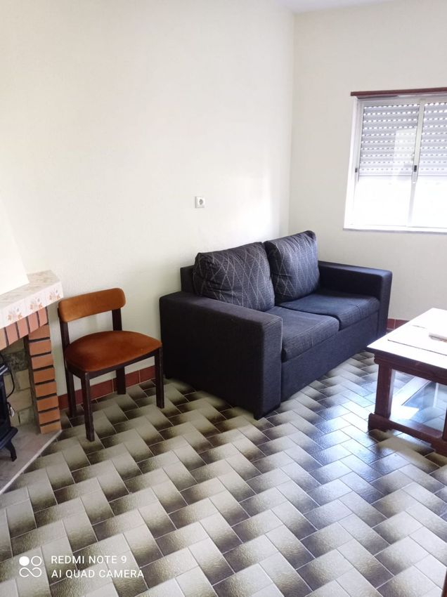 Imagem Sala de estar de  moradia em banda em Rua Fundo do Povo