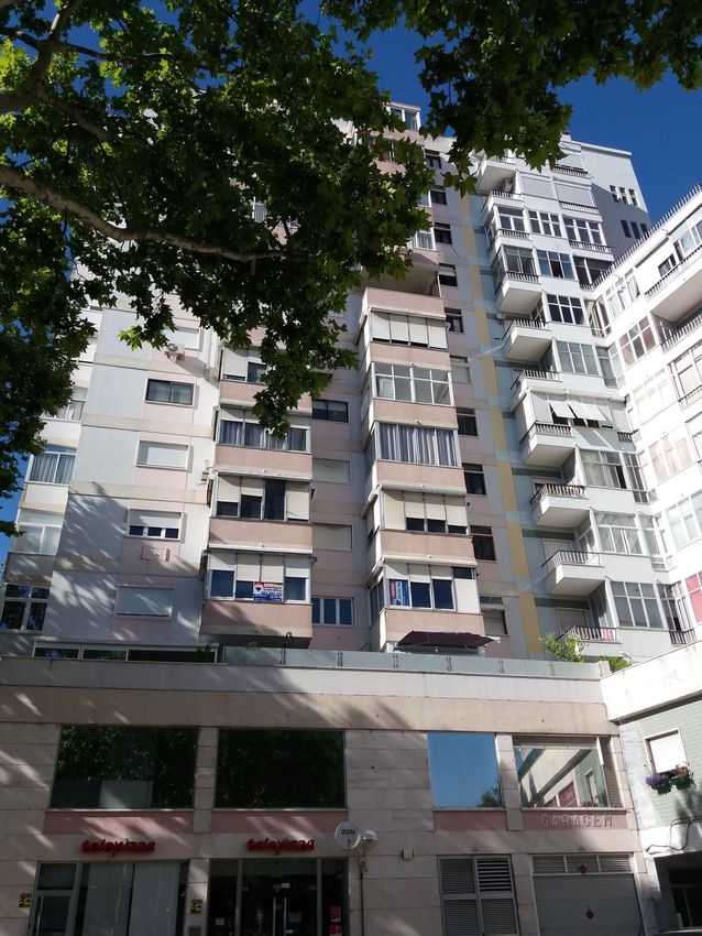 Imagem Vistas de apartamento t2 em Rua Professor Reinaldo dos Santos, 22