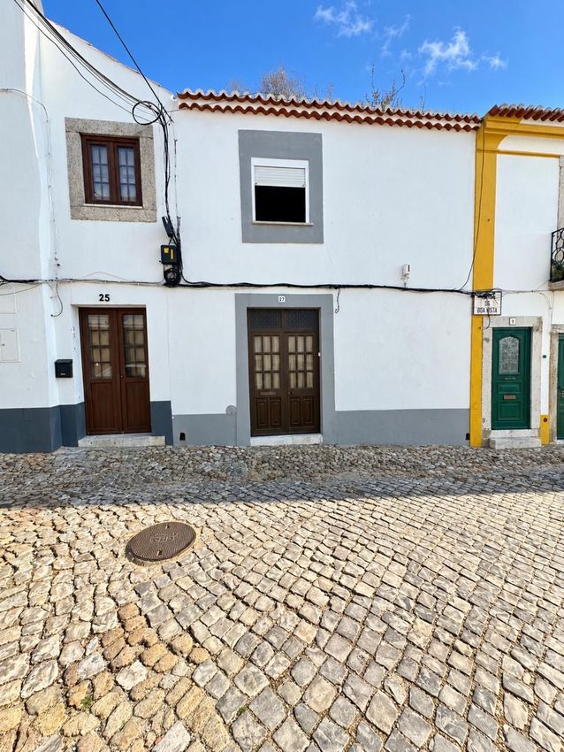 Imagem Fachada de  moradia geminada em Centro