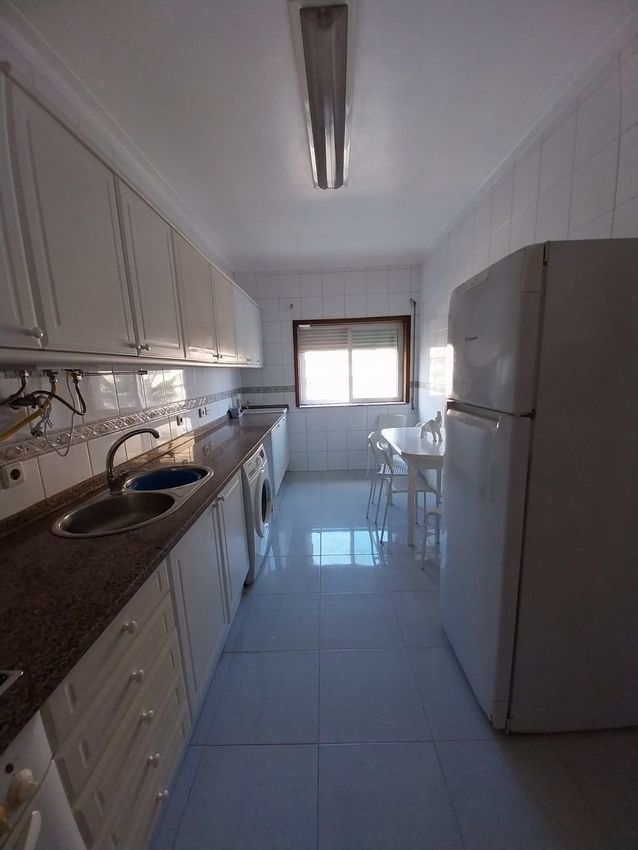 Imagem Cozinha de apartamento t1 em Praceta Padre Diamantino Martins, 21 Nmero