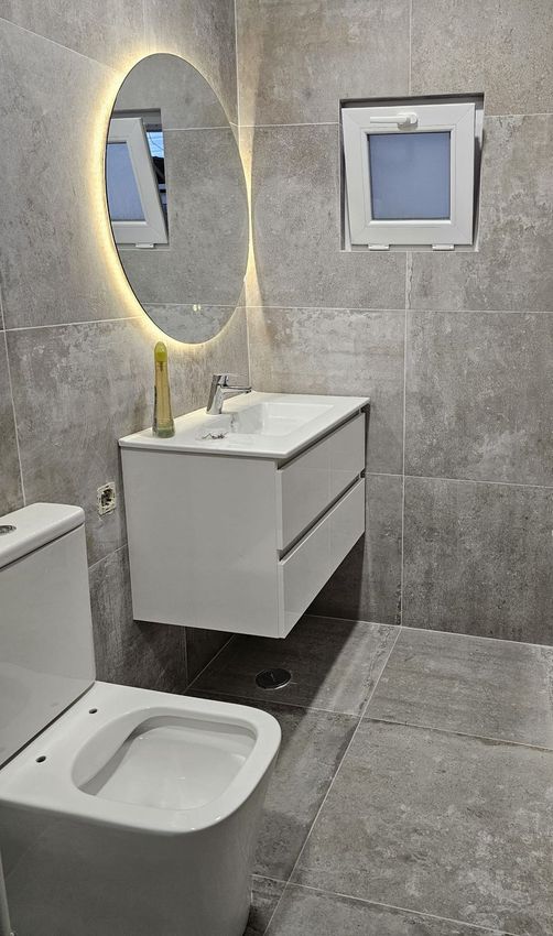 Imagem Casa de banho de apartamento t1 em Rua dos Pinheiros