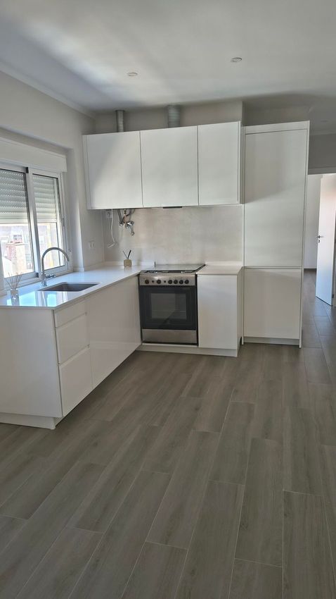 Imagem Cozinha de apartamento t2 em Rua António Maria Pais s/n