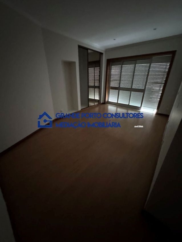 Imagem Divisão de apartamento t3 em Cooperativa dos Arquitectos - Fonte da Moura - Pedra Verde