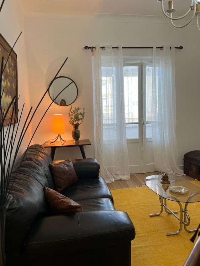 Imagem Sala de estar de apartamento t2 em Rua Horta de Fanares