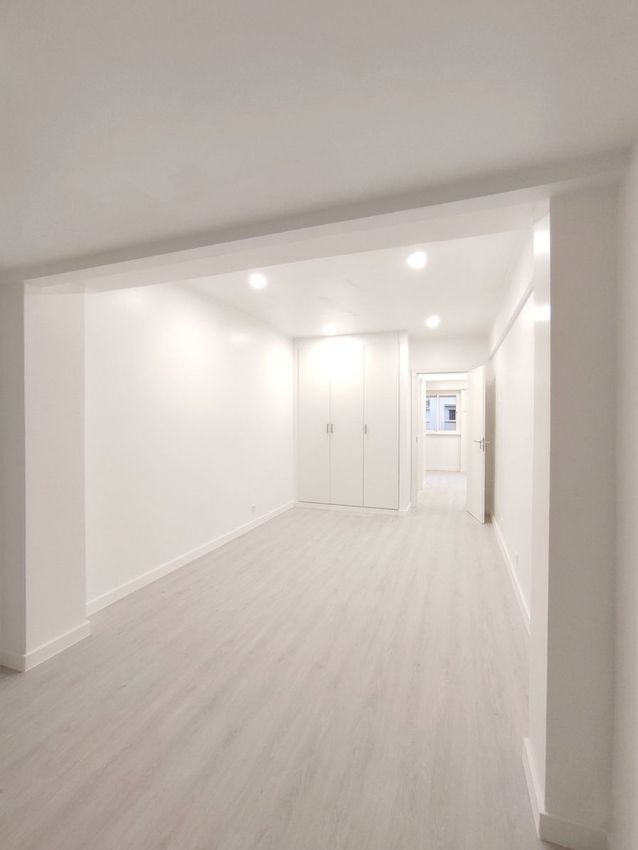 Imagem Divisão de apartamento t2 em Rua General João de Almeida s/n