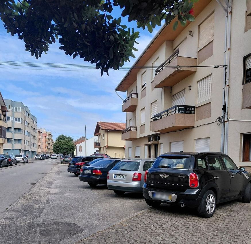 Imagem Vistas de apartamento t3 em Rua Comércio do Porto, Furadouro, 117