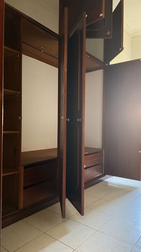 Imagem Closet de  moradia independente em Rua do Alvito, 9