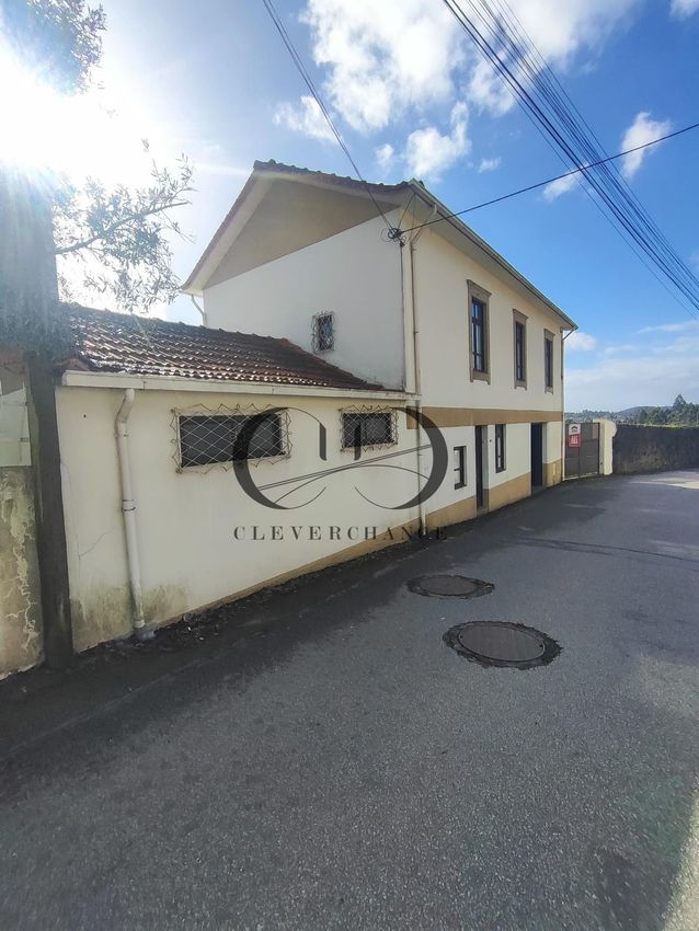 Imagem Fachada de  moradia independente em Rua de Gondesende