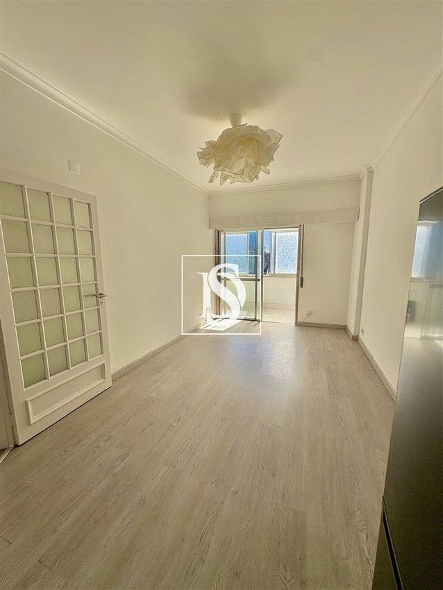 Imagem Divisão de apartamento t1 em Avenida Columbano Bordalo Pinheiro, 85