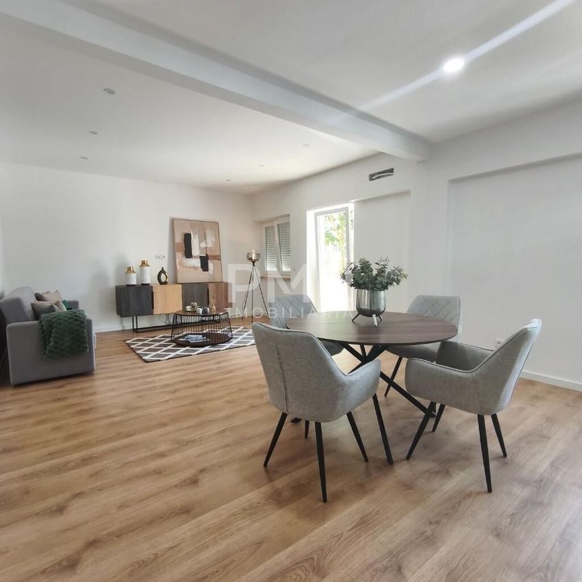 Imagem Sala de estar de apartamento t3 em Calçada do Tojal