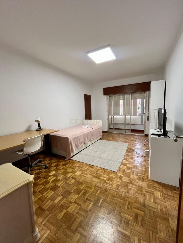Imagem Sala de estar de quarto em Rua Doutor Azevedo Neves, 67