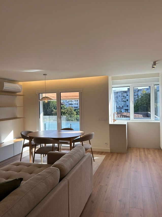 Imagem Sala de jantar de apartamento t3 em Rua Doutor João Antunes Guimarães