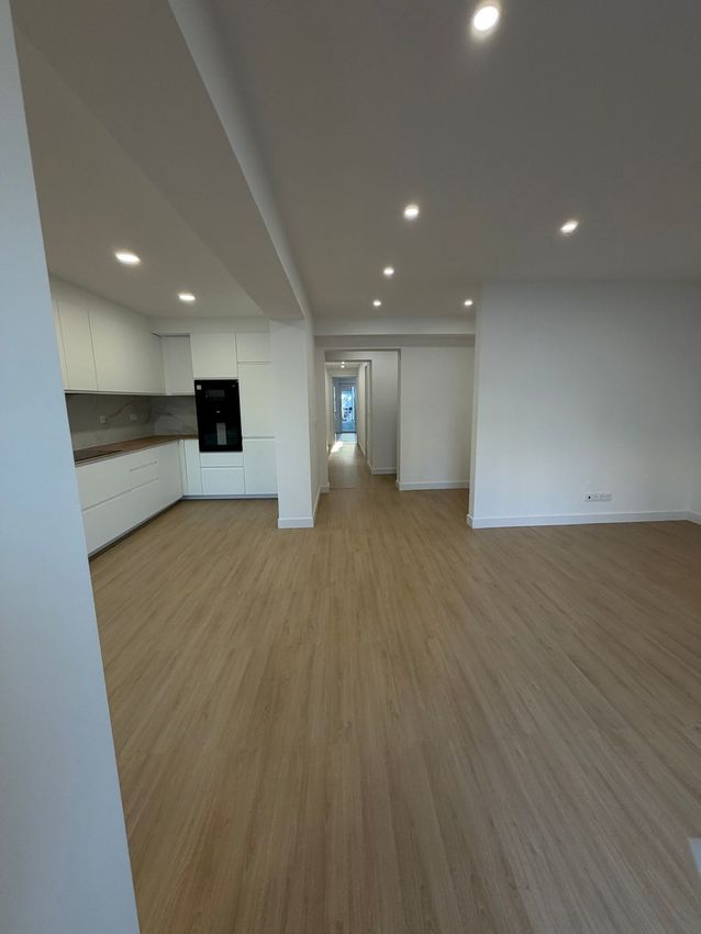 Imagem Cozinha de apartamento t3 em Avenida Doutor António Rodrigues Manito, 68