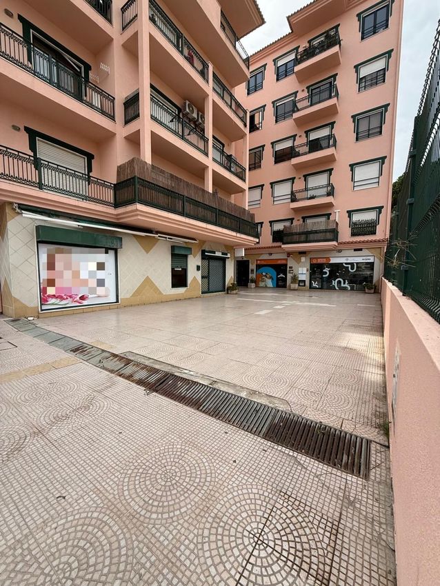 Зображення Вигляд, комерційне приміщення, Avenida Bento de Jesus Caraça, 89